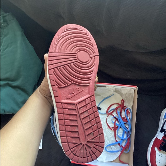 “Out with the old in with the New Savings

Air Jordan 1 From Chi to UNC - Picture 9 of 16